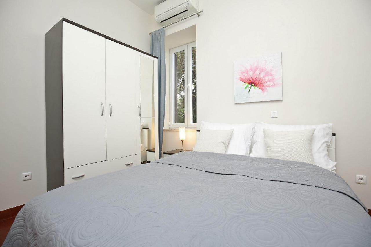 Seafront Beach Apartment - Directly At The Beach Zadar Eksteriør billede