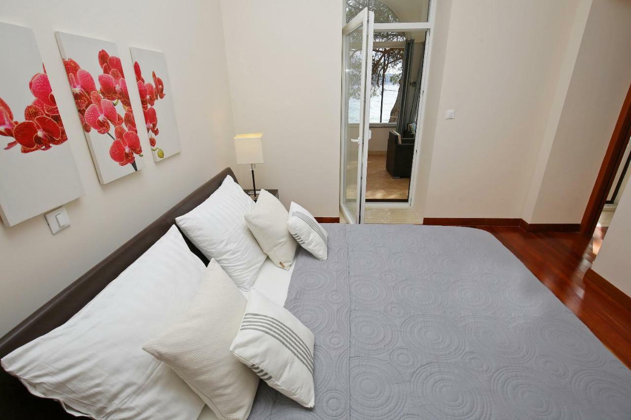 Seafront Beach Apartment - Directly At The Beach Zadar Eksteriør billede